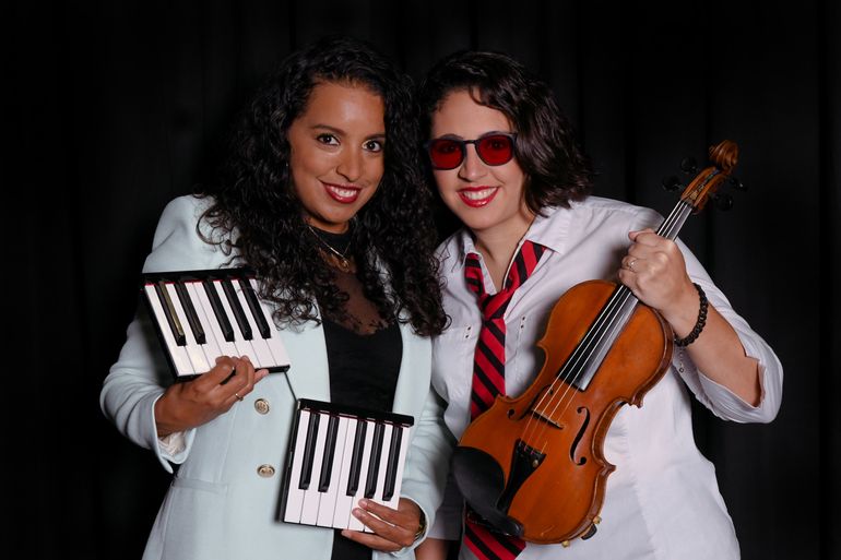 la-violinista-venezolana-daniela-padron-y-la-pianista-cubana-glenda-del-e